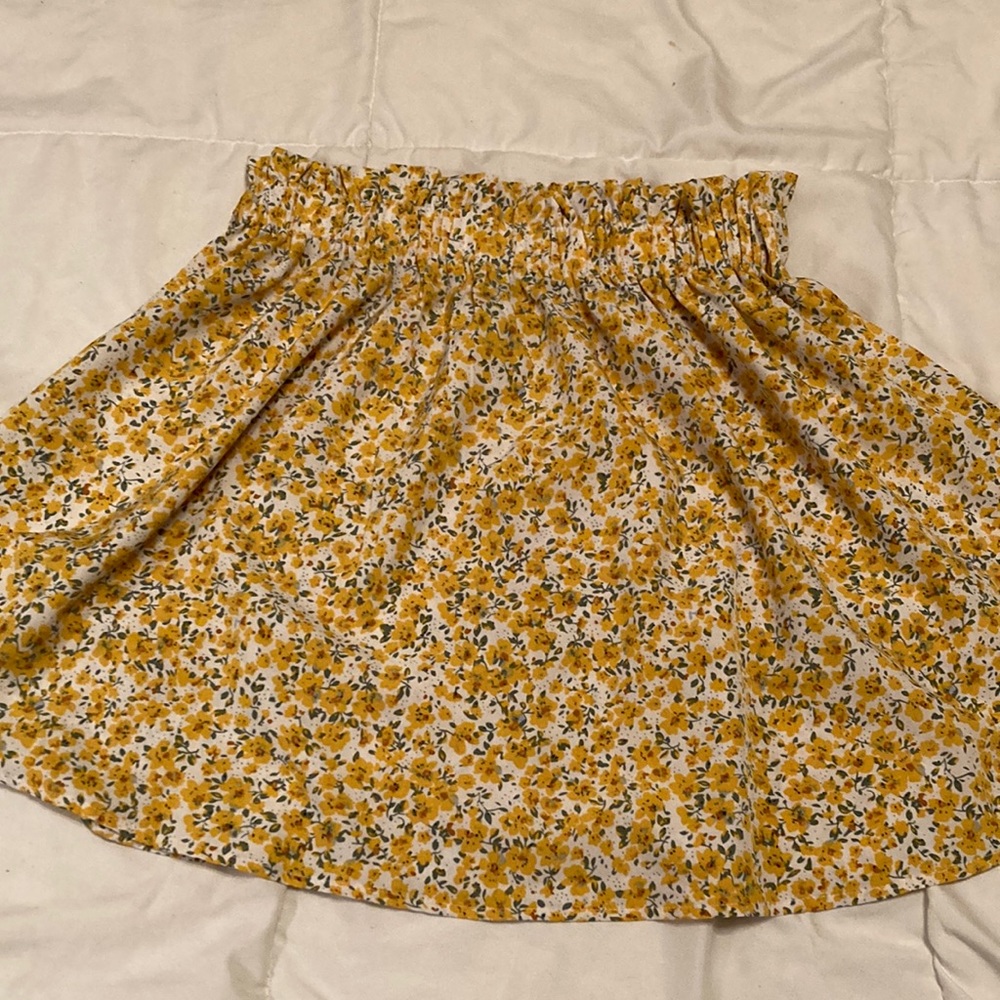 White and yellow floral flow skirt